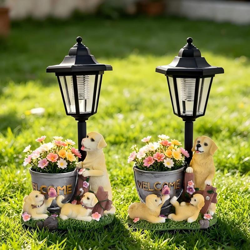 Outdoor Lighting And Landscape - Gouden Retriever Plantenbakbeeld met zonne-energieverlichting, harsfiguur